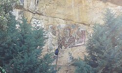 Общ изглед на Дервешенската скална живопис в подножието на Власелник