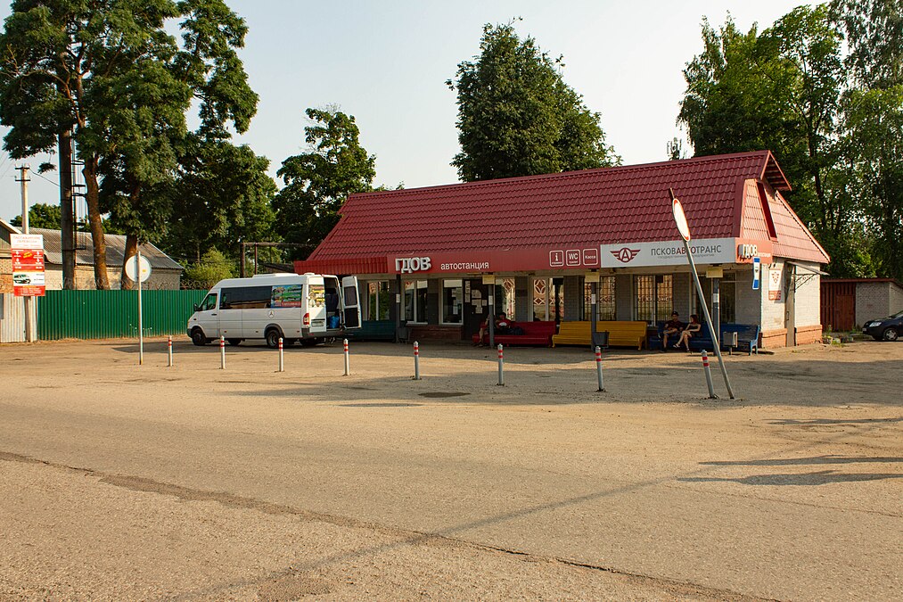 Bus station in Gdov. This image was immediately used in Wikivoyage article