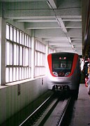 廠修改造前的SFM01型TQ421號車組駛入四惠站（2006年8月）