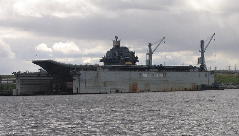 Файл:Aircraft carrier Admiral Kuznetsov (in dock).jpg