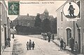 La place et l'ancienne église.