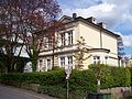 Historistische Villa mit Wintergarten und Toranlage