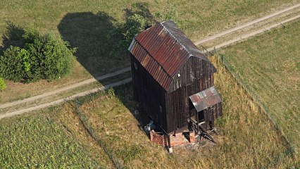 Bergwitz, Windmühle am Ortsrand, Luftaufnahme (2015)