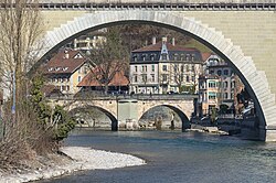 Hauptportal der Nydeggbrücke über der Aare