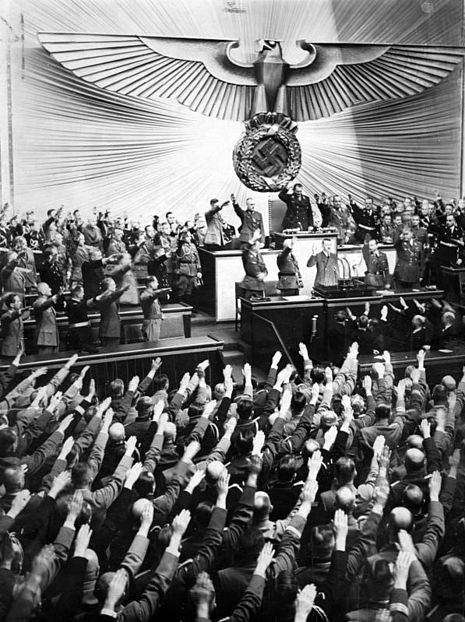 پرونده:Bundesarchiv Bild 183-2008-0922-500, Reichstag, Begrüßung Adolf Hitler.jpg