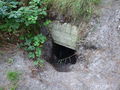 Einer der unzähligen in den Dünen und Wäldern versteckten Eingänge zu einer Bunkeranlage 53° 22′ 14,5″ N, 5° 13′ 50″ O53.37075.2305666666667