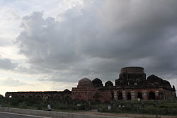 दक्षिण दिशा से चौरासी गुम्बद का दृश्य