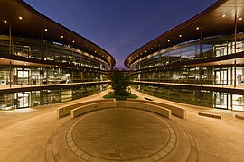 Le James H. Clark Center (en), pour la recherche biomédicale, à l'université Stanford. Octobre 2019.