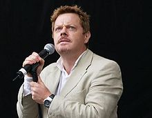 Eddie Izzard performing