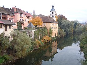 Église des Carmes au bord du Guiers.