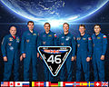 Zleva Scott Kelly, Sergej Volkov, Michail Kornijenko, Timothy Kopra, Timothy Peake a Jurij Malenčenko