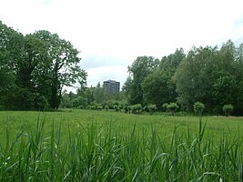 Aan de Genneperweg zicht op de High Tech Campus