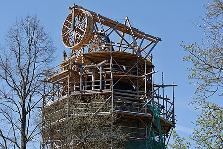 Jeřáb podle Filippa Brunelleschi na věži Jakobínka, hrad Rožmberk, 2018.