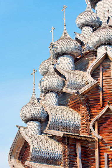 تفاصيل قباب كنيسة التجلي كيجي بوغوست(روسيا)