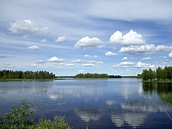 Evijärvi kuvattuna Salmiahon sillalta.