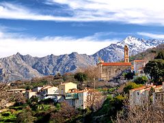 Vue de l'église avec le Monte Grosso.