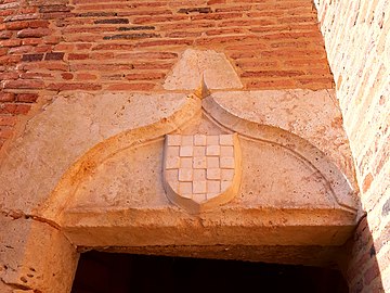 Détail du blason sur le linteau.