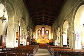 Photographie de l'intérieur de la nef d'une église.