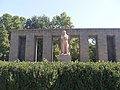 Ստեփան Շահումյանի հուշարձանը (1929–1931, քանդակագործ՝ Սերգեյ Մերկուրով, ճարտարապետ՝ Ի․ Ժոլտովսկի)