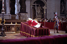 Paul VI's body in the Vatican after his death Negativos 2934.jpg