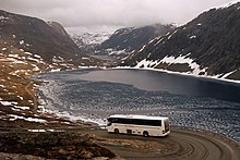 Ein Bus bei der Talfahrt vom Dalsnibba auf dem Nibbevegen