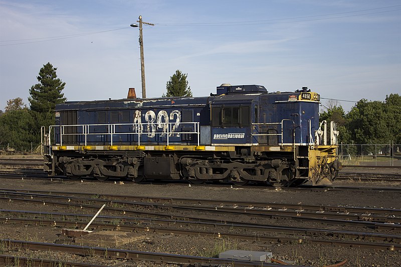 800px-Pacific_National_48_class_loco_%284892%29_in_Coota.jpg