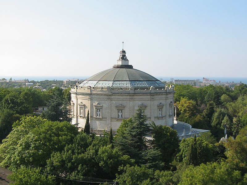 http://upload.wikimedia.org/wikipedia/commons/thumb/7/76/PanoramaSevastopol.jpg/800px-PanoramaSevastopol.jpg