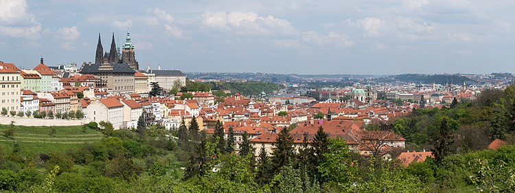 Вид с Петршина на Старе-Место и Градчаны в Праге