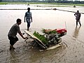 歩行型田植機