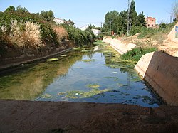 O río Madre en trescruzando Caudet