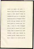 devoir s’en séparer avec peine. Était-ce l’âme elle-même, libérée seulement à cette minute ? L’âme ne cohabite-t-elle pas avec le corps plus longtemps qu’on ne l’imagine ? Est-ce qu’elle n’est pas inhumée avec lui ? Est-ce qu’elle ne continue pas, invisible, à tisser les toiles d’araignée du rêve dans le sommeil de la mort comme dans le sommeil de la nuit ? Peut-être qu’elle aussi descend au tombeau ; qu’elle s’obstine dans le cadavre comme en un navire qui fait