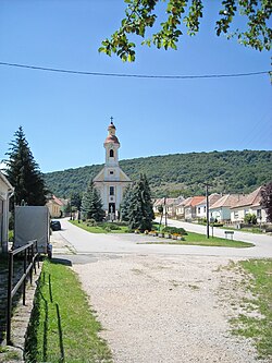 Roman Catholic church in Tardos, Hungary.jpg