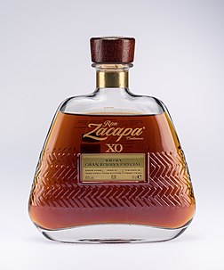 Garrafa do rum produzido na Guatemala, Ron Zacapa Centenario XO. (definição 3 613 × 4 343)