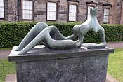 Reclining Figure van Henry Moore