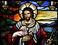 25. A Keresztelő Szent János anglikán templom festett üvegablaka (Új-Dél-Wales, Ashfield) azt a jelenetet ábrázolja, amelyben Jézus jó pásztornak nevezi magát (János, 10.11.). Az ábrázolásnak ez a módja a jelenet lényegét ragadja meg. (javítás)/(csere)