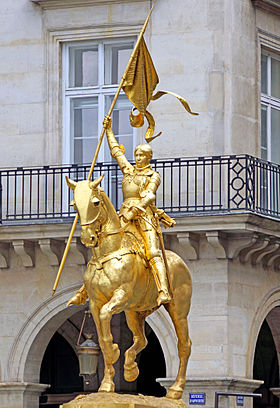 Statue équestre de Jeanne d'Arc sur la place des Pyramides à Paris[1].
