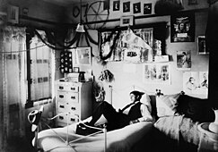 Egy diák kollégiumi szobájában (1907 körül)