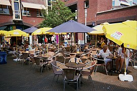 terras op het Emmaplein in het centrum