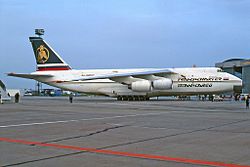Trans-Charterin ja Titan Cargon yhteiskäytössä ollut An-124 Berliinissä vuonna 1996.