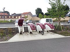 Abris à vélos, sur le parvis de la gare.