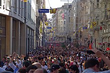 Protesters on Istiklal Avenue in Beyoglu, Istanbul Istiklal Caddesi, Taksim Square - Gezi Park Protests, Istanbul - Flickr - Alan Hilditch.jpg
