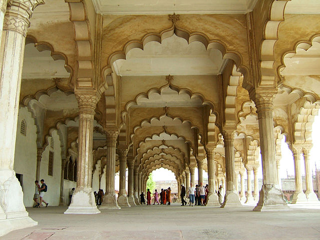639px-Agra-Fort-Diwan-i-Am-Hall-of-Publi