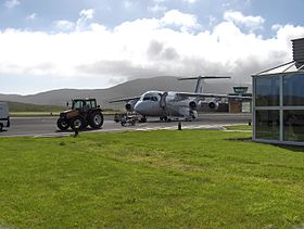 Un Avro d'Atlantic Airways sur la piste de l'aéroport de Vágar.