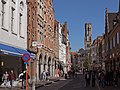 Brujas, vista en la Steenstraat con el beffroi de fondo