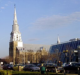 La cathédrale et la salle Desjardins-Telus