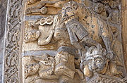 Dettaglio del portale: il «divoratore di uomini» e due re musicanti