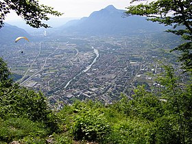 Vue panoramique de Cluses depuis la pointe de Chevran