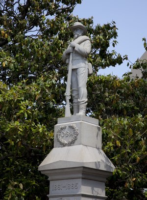Статуя солдата Конфедерации на площади в Хантсвилле, Алабама LCCN2010639593.tif