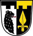 Gemeinde Kunreuth Unter von Schwarz und Gold gespaltenem Zinnenschildhaupt, gespalten von Silber und Schwarz, vorne ein links gewendeter, rot bezungter, schwarzer Bärenrumpf, hinten eine goldene Saufederspitze.