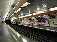 Line 13's platforms before the installation of platform screen doors